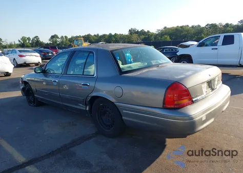 2001 Ford Crown Victoria z USA, uszkodzony, nr VIN 2FAFP73W81X105683